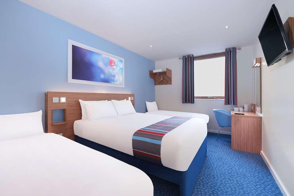 Travelodge Dundee Strathmore Avenue Room photo