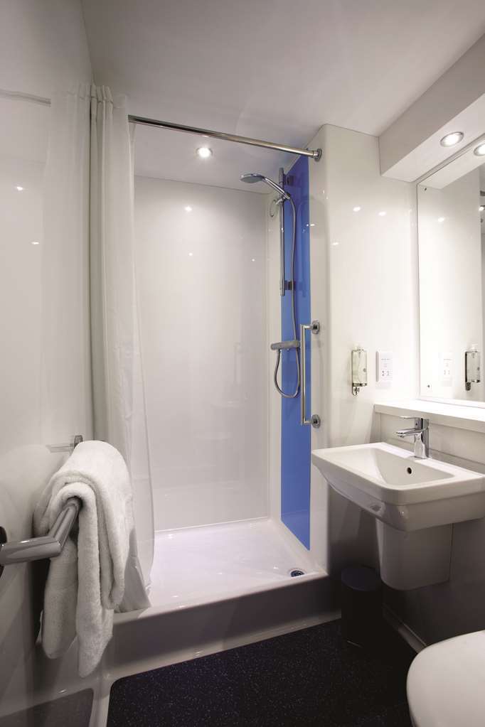 Travelodge Dundee Strathmore Avenue Room photo
