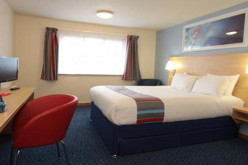Travelodge Dundee Strathmore Avenue Exterior photo
