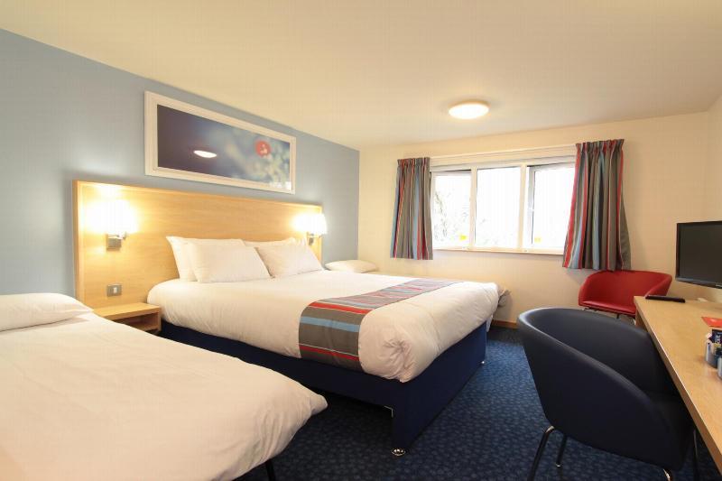 Travelodge Dundee Strathmore Avenue Exterior photo